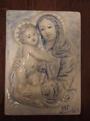 Madonna con Bambino: capoletto in ceramica