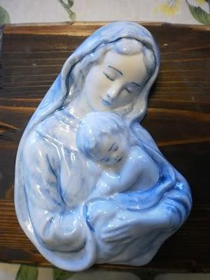 Madonna con Bambino: capoletto in ceramica