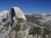 Yosemite è un parco ricco di straordinarie bellezze naturali, costellato di altissime rupi, cascate spettacolari, alberi giganti e torrenti