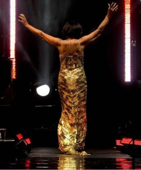 DAME SHIRLEY BASSEY LOVES GOLD (ONLY GOLD...)