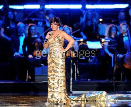 DAME SHIRLEY BASSEY LOVES GOLD (ONLY GOLD...)