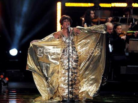DAME SHIRLEY BASSEY LOVES GOLD (ONLY GOLD...)