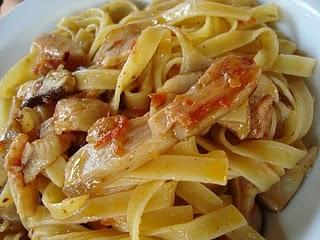 Tagliatelle con porcino e pomodoro