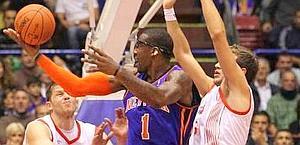 A'mare Stoudemire in azione al Forum. Ciam/Cast