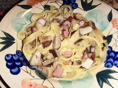 TAGLIATELLE CON FUNGHI E SPECK