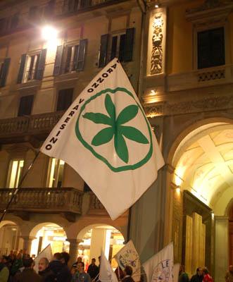 Sul ponte sventola bandiera verde