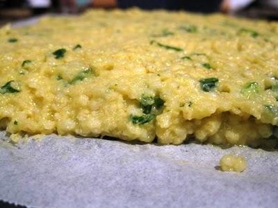 Gnocchi alla romana di miglio, pomodoro e rucola