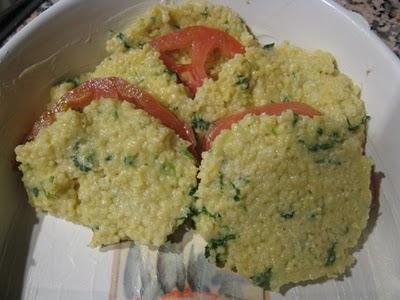 Gnocchi alla romana di miglio, pomodoro e rucola