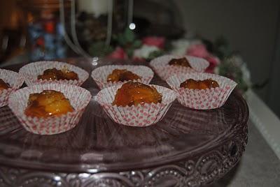 Gelatine al tè alla pesca con pesche nettarine