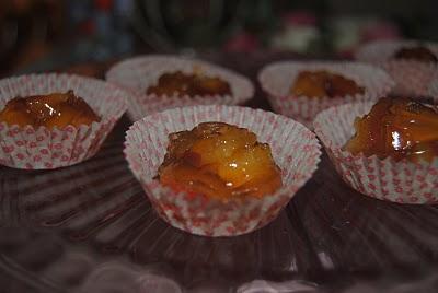 Gelatine al tè alla pesca con pesche nettarine