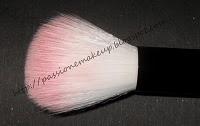 Essence: Powder&Blush; Brush