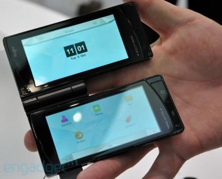 Fujitsu: hands-on con lo smartphone a doppio schermo.
