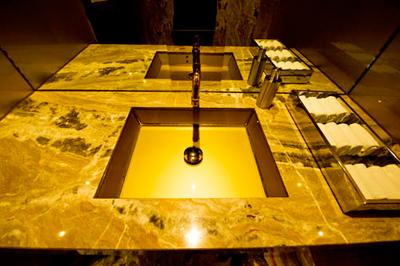 Una bagno tutto gold al Gold Restaurant