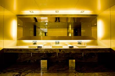 Una bagno tutto gold al Gold Restaurant