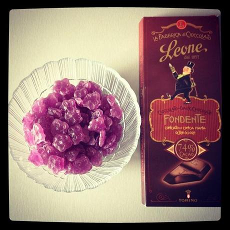 Muffin al cioccolato e violette Leone
