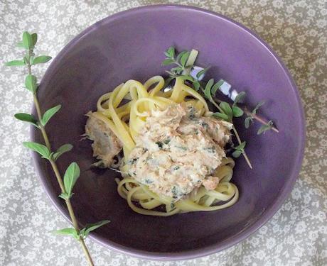 Linguine con pesto alla maggiorana e tonno