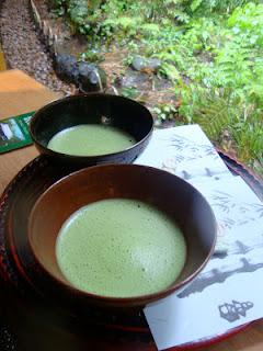 Un matcha perfetto in un bosco di bambù Zen