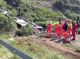 Padova: pullman fuori strada sulla A 13, cinque morti, 18 feriti. L'autostrada chiusa al traffico al chilometro 109 e riaperta alle 12