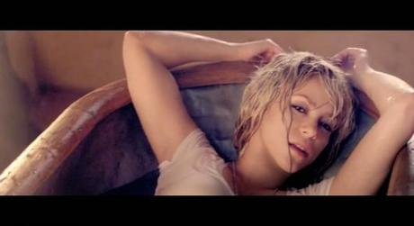 Shakira addicted to you