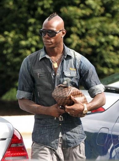 MARIO BALOTELLI AL PARTY CON 4 ESCORT