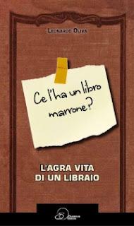 Scusi, ce l'ha un libro marrone?