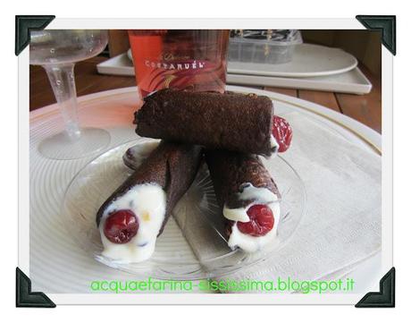 ...cannoli di cioccolato ripieni di ricotta, papaia candita e chocaviar e...CIBUS...