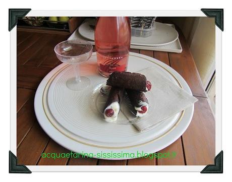 ...cannoli di cioccolato ripieni di ricotta, papaia candita e chocaviar e...CIBUS... ...cannoli di cioccolato ripieni di ricotta, papaia candita e chocaviar e...CIBUS...