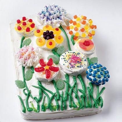 Una torta con i fiori per festeggiare la mamma