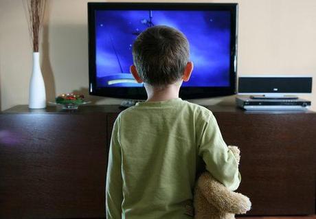 LA TV DI SOTTOFONDO PENALIZZA I BAMBINI