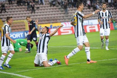 28° scudetto: Juve in gloria nello spogliatoio fa baldoria