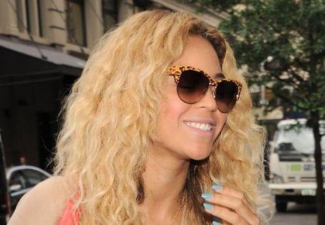 Beyoncé con occhiali da sole Roberto Cavalli Eyewear
