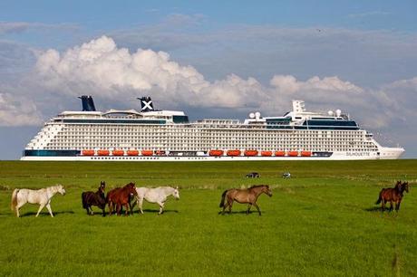 Celebrity Silhouette approda a Catania.