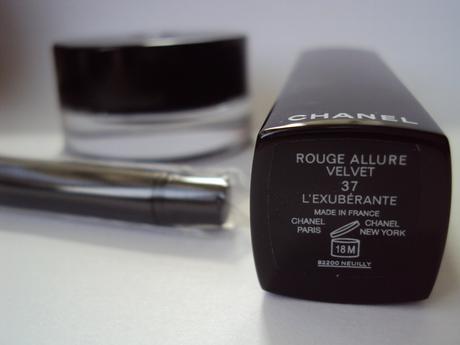 Review - Chanel Rouge Allure Velvet #37 L'Exubérante