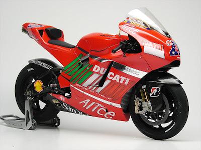 Ducati D16 C.Stoner Valencia 2007 by Max Moto Modeling