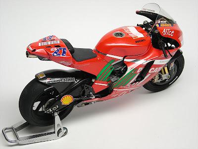 Ducati D16 C.Stoner Valencia 2007 by Max Moto Modeling