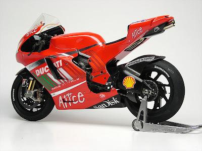 Ducati D16 C.Stoner Valencia 2007 by Max Moto Modeling