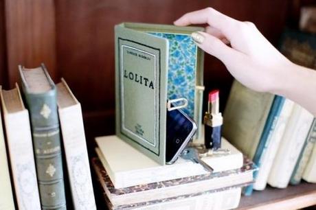 Oggetti di culto: le clutch - libro firmate Olympia Le Tan