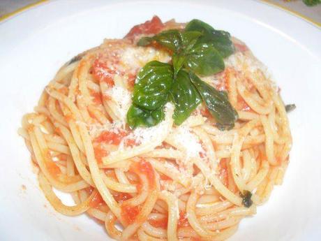 Spaghetti facili-difficili al pomodoro