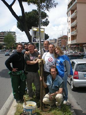 Alberi e fiori al posto dei cartelloni