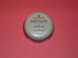Review: Essence Soft Touch Mousse Make-Up