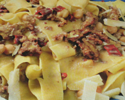 Pappardelle con ceci e salsiccia