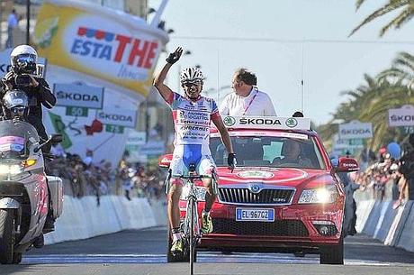 95° Giro D’Italia 6^ Tappa: Rubiano Chavez vince da solo, Malori Maglia Rosa