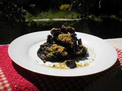 Spagher'oro al nero di seppia con pane fritto aromatico