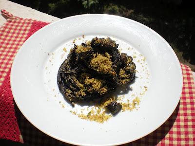 Spagher'oro al nero di seppia con pane fritto aromatico