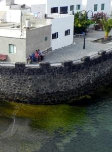 Punta Mujeres, Lanzarote: panchina fronte mare