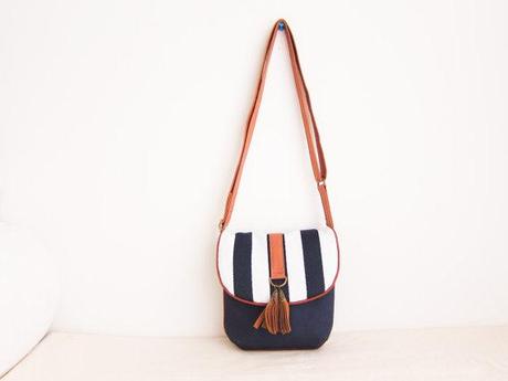 Love at first sight: white and blue stripes bag