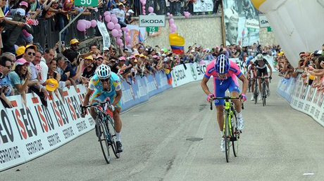 95° Giro D’Italia 7^ Tappa: Tiralongo batte Scarponi all’arrivo, Hesjedal Maglia Rosa