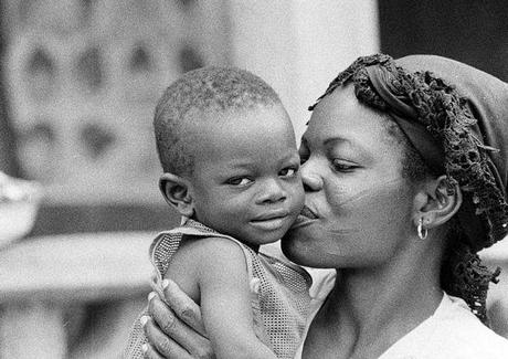 Il cuore di una madre è un abisso in fondo al quale si trova sempre un perdono.