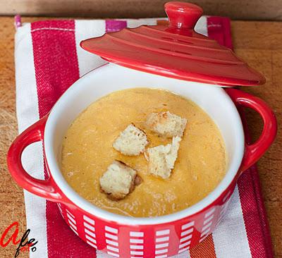 Vellutata di zucca sfumata alla birra e crostini di pane casereccio.