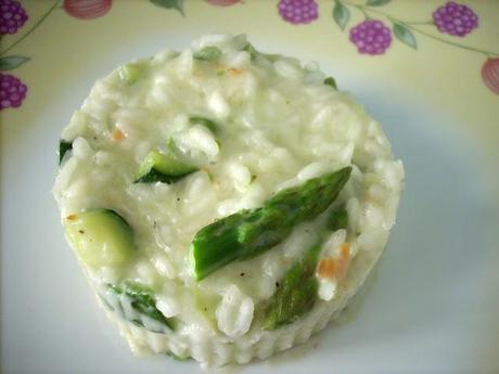 RISOTTO CON ASPARAGI ZUCCHINE E SALMONE